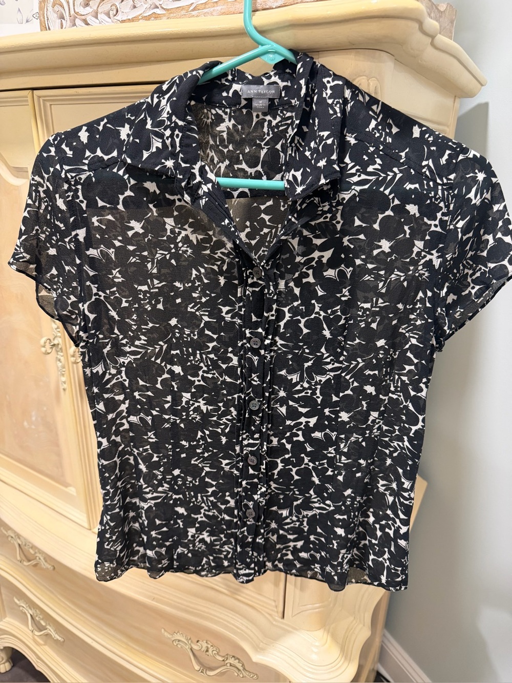Ann Taylor black and cream Floral-Print Button Front Top